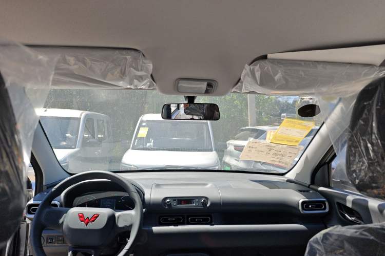 Used Wuling Hongguang New Energy 2025 Extended-Range Hybrid 50 km Utility Version
