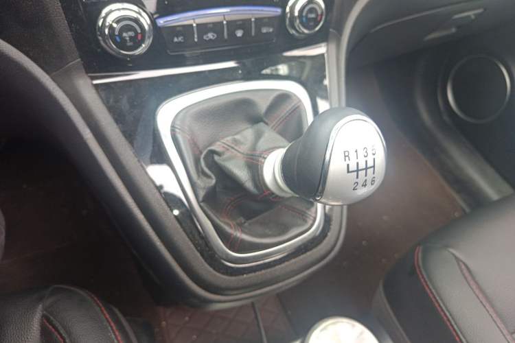 Used Haval H6 2015 Upgraded Model 1.5T Manual Two-Wheel Drive Elite Version