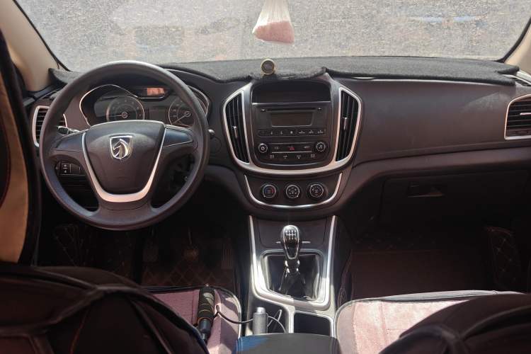 Used Baojun 560 2016 1.8L Manual Comfort Edition Center Console