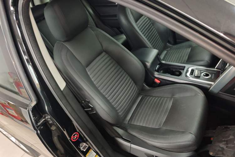 Used Land Rover Discovery Sport 2015 2.0T HSE LUXURY Right Front Seat