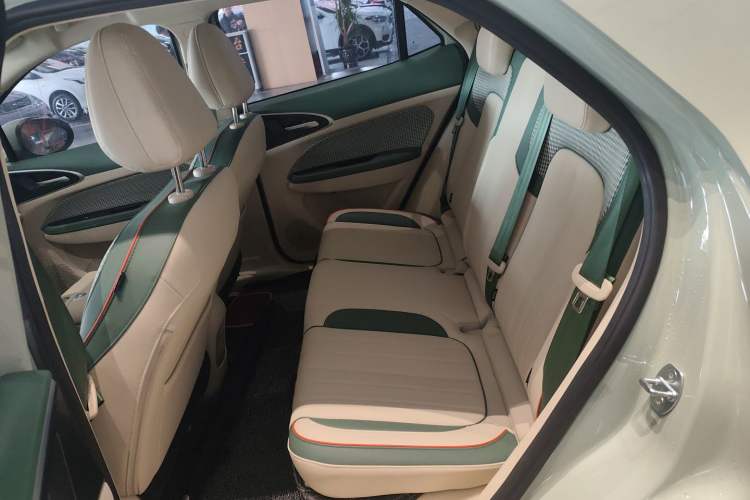 Used ORA Good Cat 2023 401 km Standard Range Luxury Version Lithium Iron Phosphate Left Rear Seat