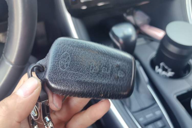 Used Toyota Avalon 2022 2.5L Luxury Edition Vehicle Key