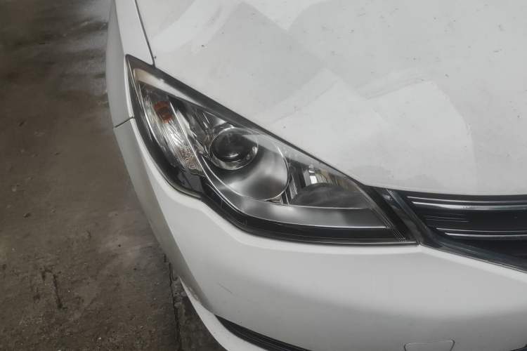 Used Roewe 360 2015 1.5L Automatic Luxury Edition Right Front Headlight