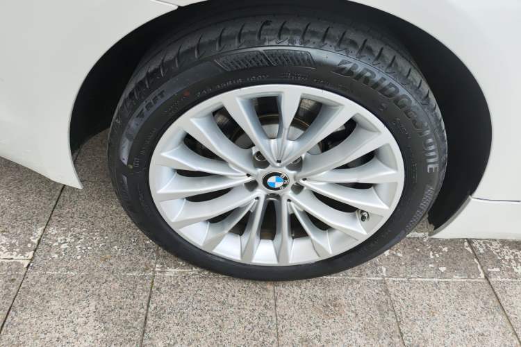 Used BMW 5 Series 2019 Facelifted 530Li Luxury Edition Premium Package Right Rear Wheel Hub