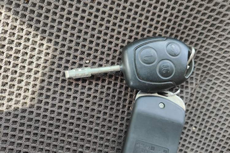 Used Ford Transit Custom 2016 2.4T Long Wheelbase 10-Seater Mid-Roof Standard Version Vehicle Key