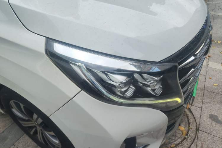 Used GAC Trumpchi M8 2020 Flagship 390T Navigation Model Right Front Headlight