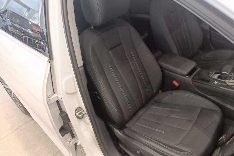 Used Audi A4L 2020 40 TFSI Fashionable and Elegant Model
