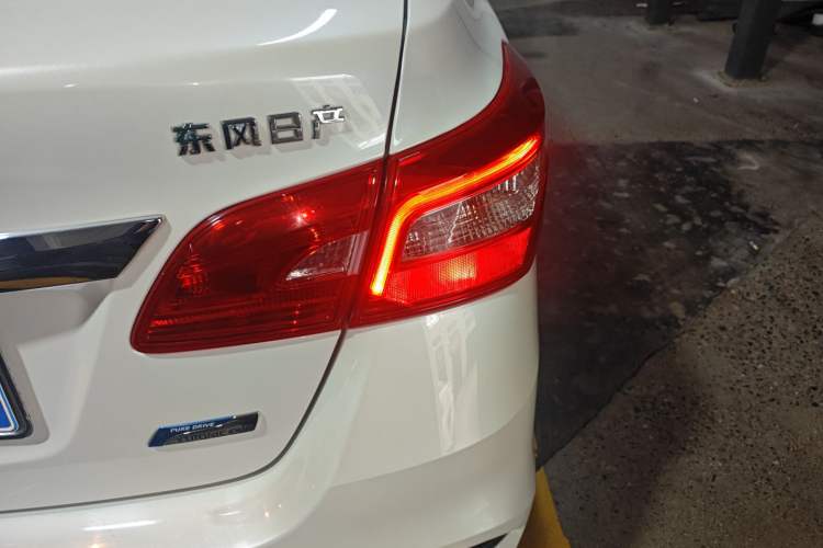 Used Nissan Sylphy 2019 1.6XV CVT Smart Connect Luxury Edition China VI Standard Right Rear Taillight