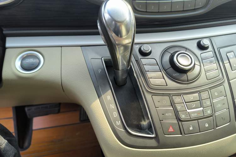 Used Buick GL8 2013 3.0L GT Luxury Business Haoya Edition