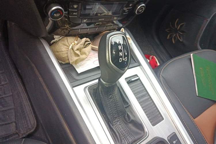 Used Geely Auto Vision X6 2016 1.3T CVT Flagship Model
