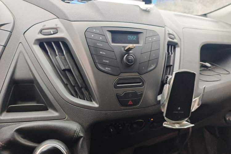 Used Ford Transit 2019 2.0T Diesel Multi-Purpose Commercial Vehicle Mid-Drive Mid-Roof 6-Seater China VI Standard
