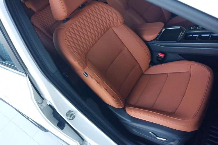 Used Geely Auto Haoyue L 2024 2.0T DCT Flagship Version
