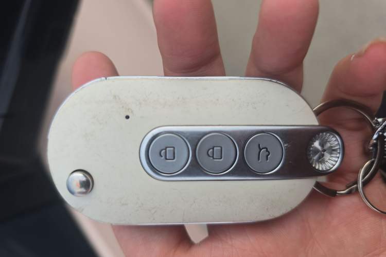 Used Wuling Hongguang MINIEV 2022 Macaron Premium Model – Lithium Iron Phosphate Vehicle Key