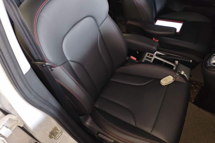 Used Haval H6 2016 Upgraded Model 1.5T Automatic Two-Wheel Drive Elite Version
