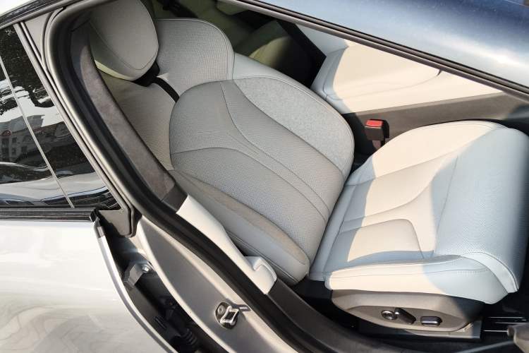 Used XPeng P7 2025 Model—702 Long Range Ultra Right Front Seat