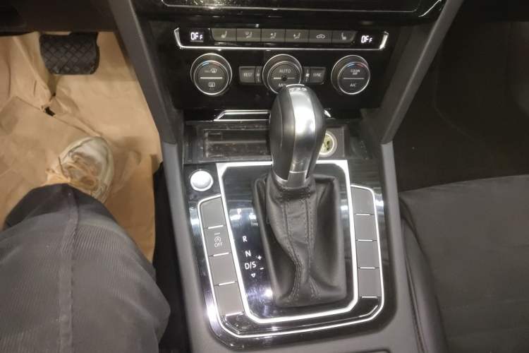 Used Volkswagen Magotan 2018 330TSI DSG Luxury Model Gear Lever