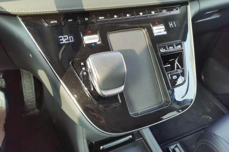 Used Hongqi HQ9 PHEV 2024 2.0T Four-Wheel Drive Business Edition