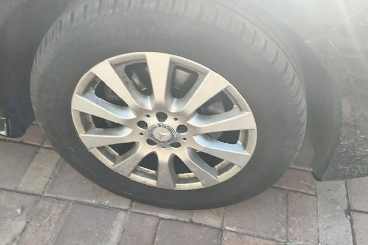 Used Mercedes-Benz R-Class 2017 R 320 4MATIC Business Edition Prestige Model Right Front Wheel Hub