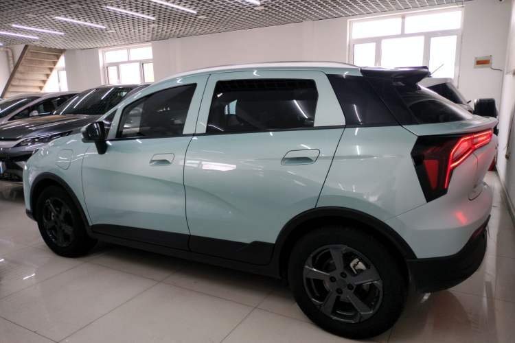 Used Geometry E Firefly 2024 401 km Fluorescent