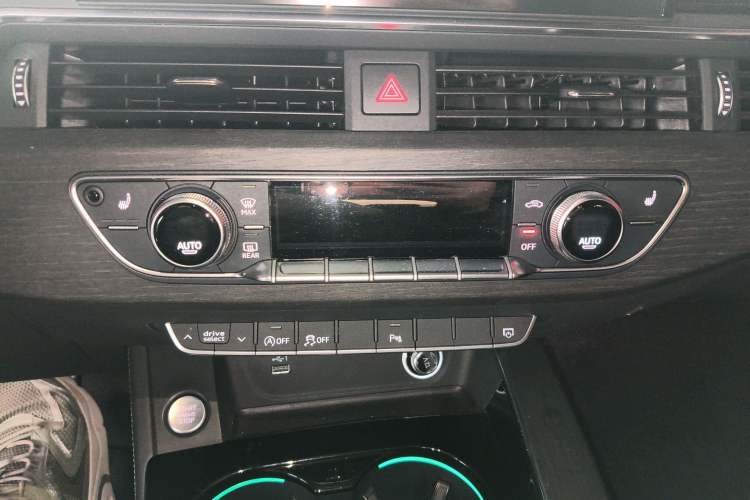 Used Audi A4L 2023 40 TFSI Luxury Dynamic Model
