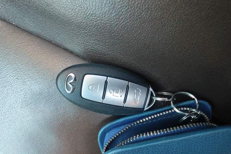 Used Infiniti QX60 2016 2.5 S/C Hybrid Two-Wheel-Drive Excellence Edition China V Standard