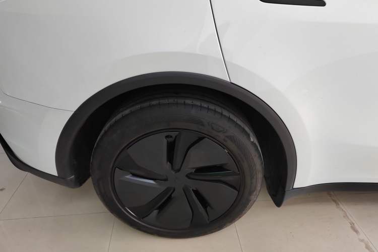 Used Tesla Model Y 2025 Rear-Wheel-Drive Version
