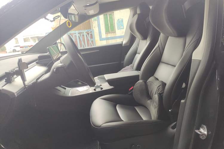 Used Tesla Model Y 2024 Long-Range All-Wheel-Drive Version Left Front Seat