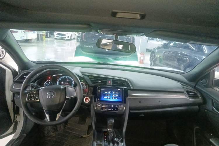 Used Honda Civic 2021 HATCHBACK 220TURBO CVT New Trendsetter
