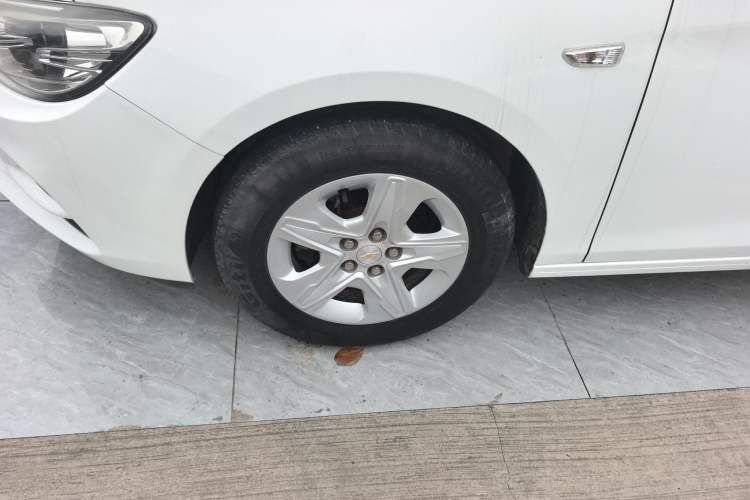 Used Chevrolet Cavalier 2019 320 Automatic Enjoyment with Sunroof Left Front Wheel Hub