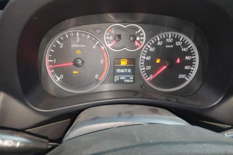 Used Haval H5 Classic 2012 ZhiZun Edition Green Silence 2.0T Automatic Two-Wheel Drive Comfortable Model Odometer Close Up