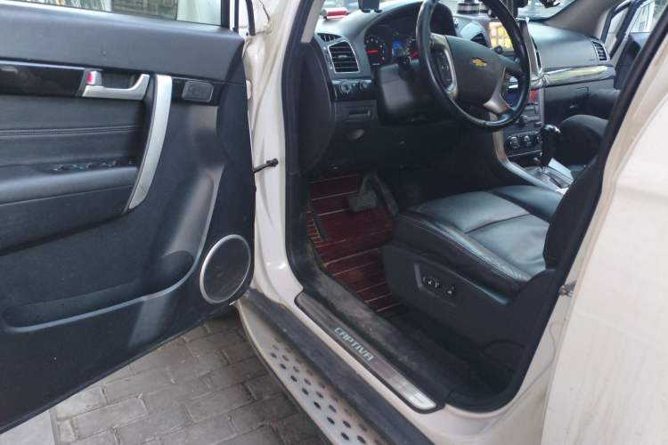 Used Chevrolet Captiva 2015 2.4L 4x4 Flagship Edition 7-Seater