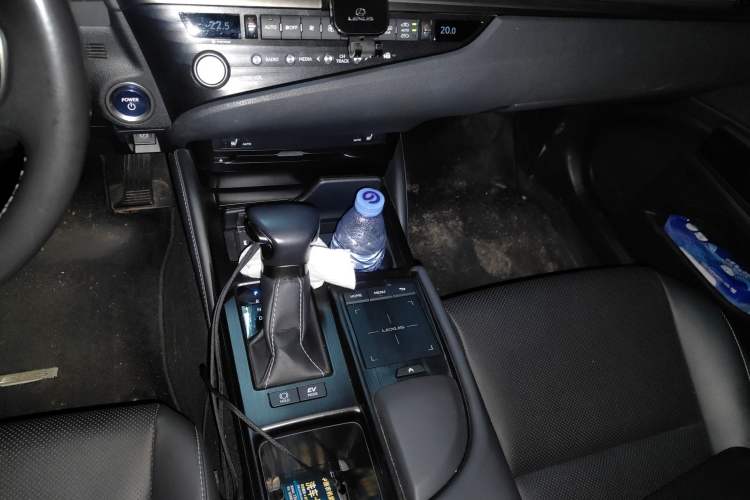 Used Lexus ES 2020 300h Premier Edition Gear Lever