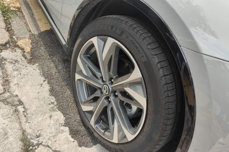 Used Mazda EZ-6 2024 Range-Extended 200 Luxury Edition Right Front Wheel Hub