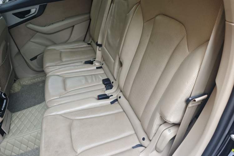 Used Audi Q7  Left Rear Seat