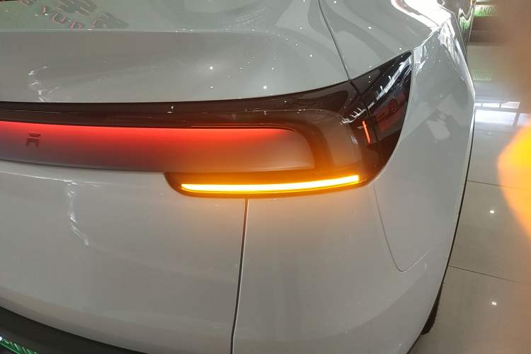 Used Tesla Model Y 2026 Rear-Drive Model Right Rear Taillight