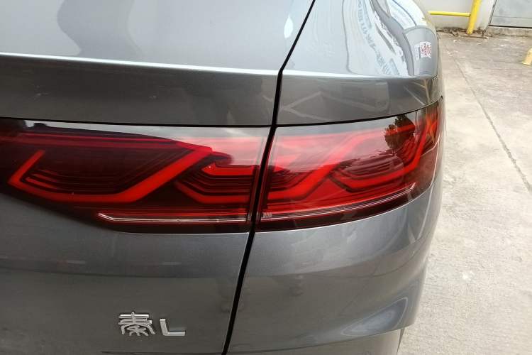 Used BYD Qin L 2024 DM-i 80KM Beyond Model Right Rear Taillight