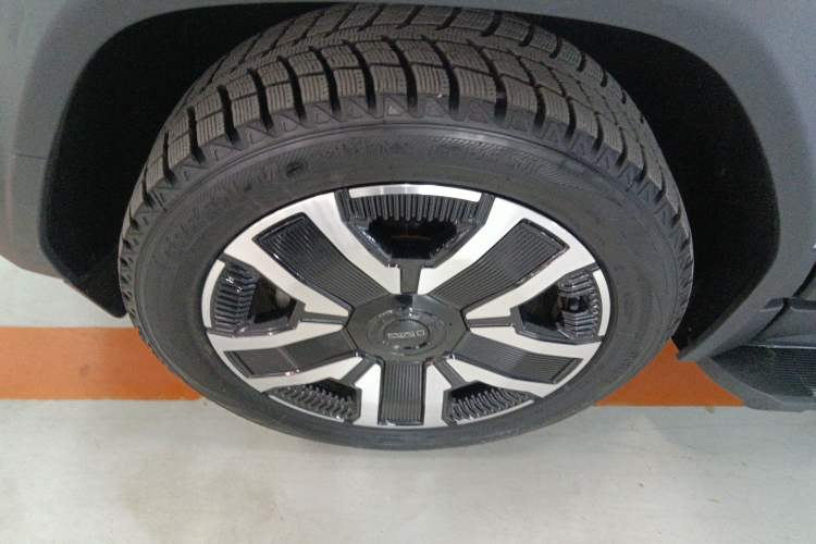 Used iCAR 03 2024 501km Four-wheel Drive Long-Range Advanced Version Left Front Wheel Hub