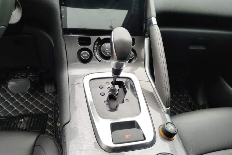 Used Peugeot 3008 2016 1.6THP Automatic Trend Edition Gear Lever
