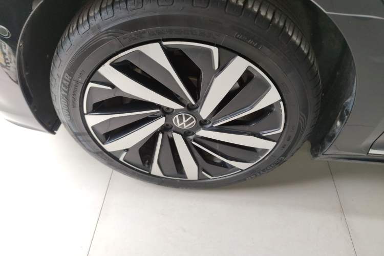Used Volkswagen Passat 2022 330TSI Luxury Edition Left Front Wheel Hub