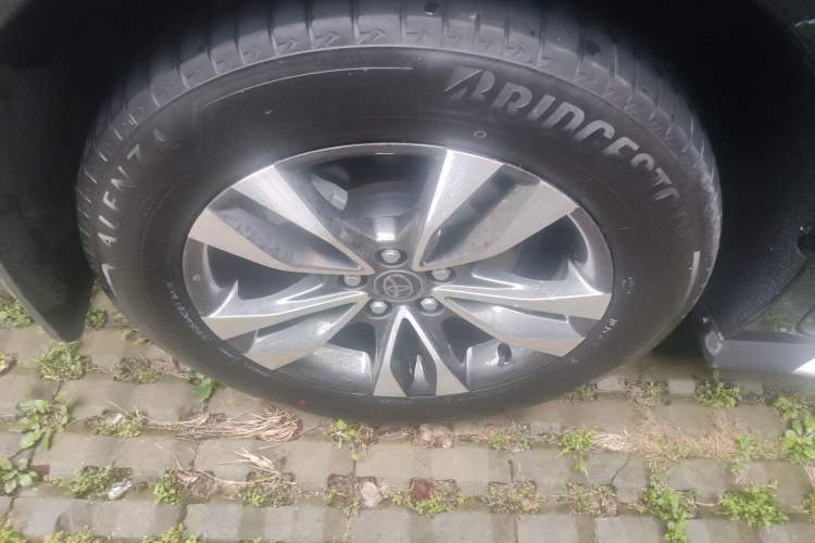 Used Toyota Granvia 2023 2.5L Hybrid Luxury Edition