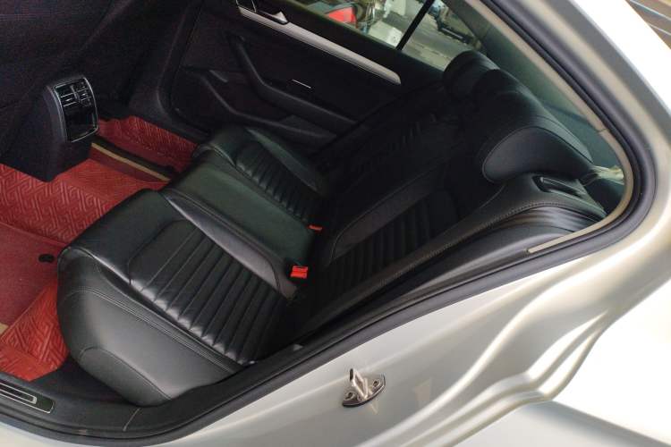 Used Volkswagen Magotan 2019 330TSI DSG Leading Edition China V Standard Left Rear Seat