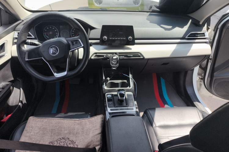 Used BYD Qin New Energy 2019 Standard Edition for Travel Center Console