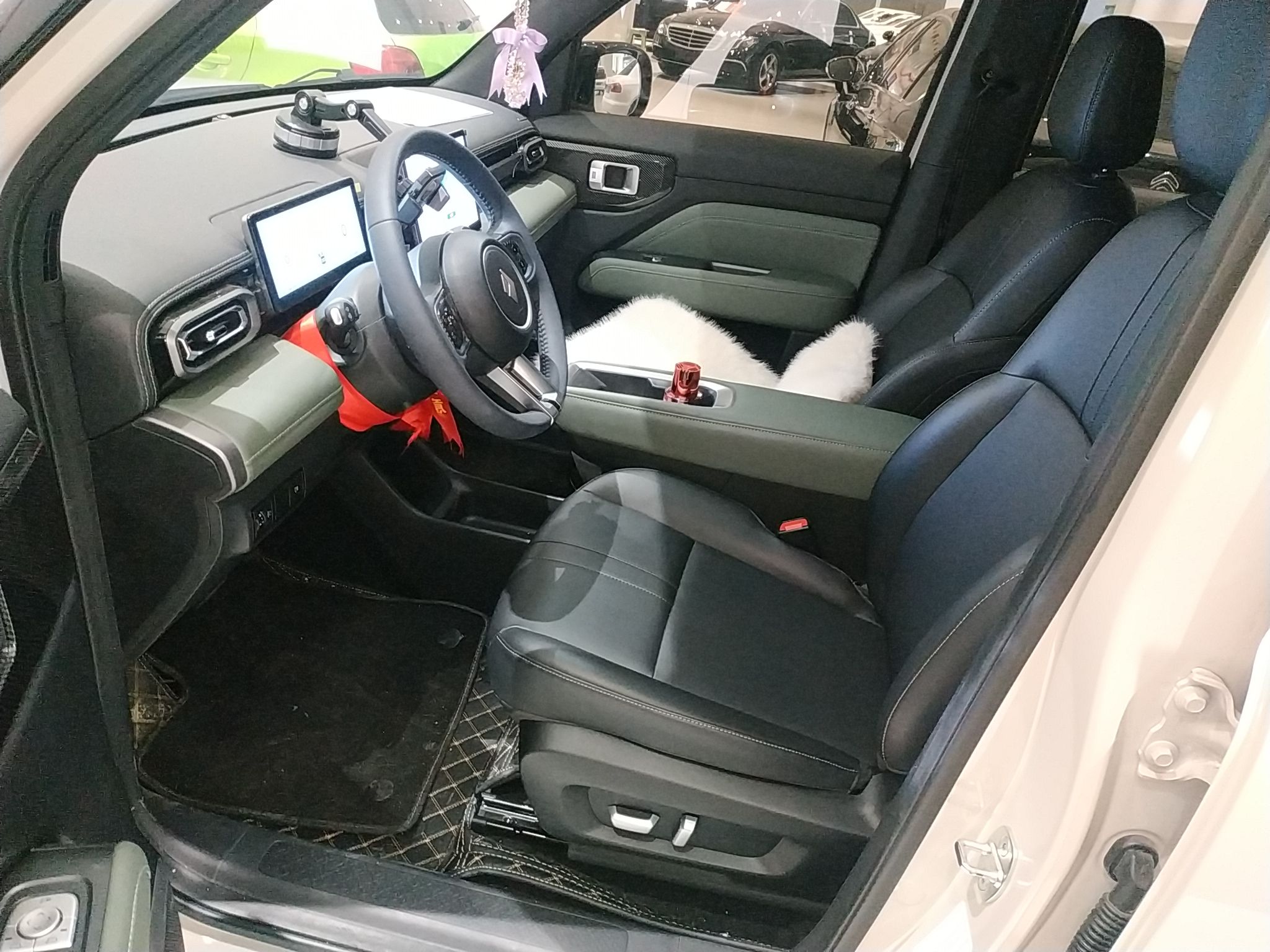 المقاعد الأمامية داخل السيارة