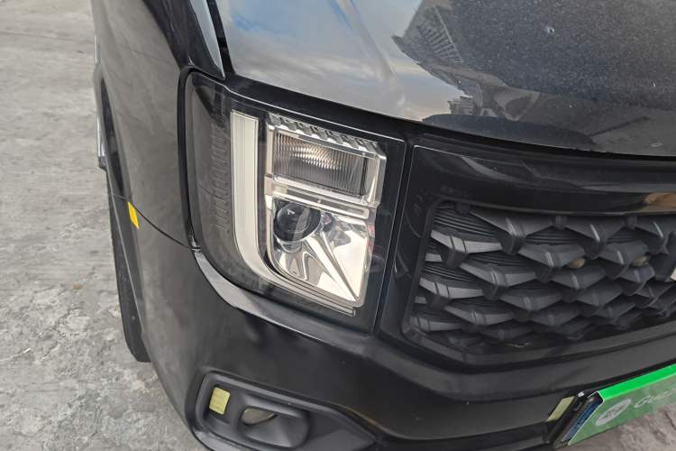 Used JMC Fushun 2022 2.0T Manual Multi-Function Passenger Vehicle Short Wheelbase Low Roof 6-Seater
