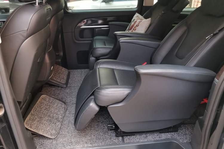 Used Mercedes-Benz V-Class 2018 V 260 Prestige Edition China VI Left Rear Seat