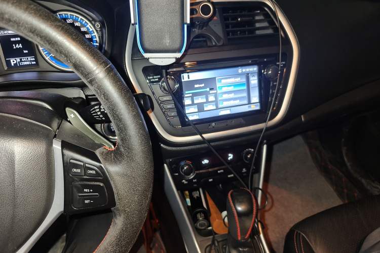 Used Suzuki S-Cross 2014 1.6L CVT Four-Wheel Drive Luxury Version
