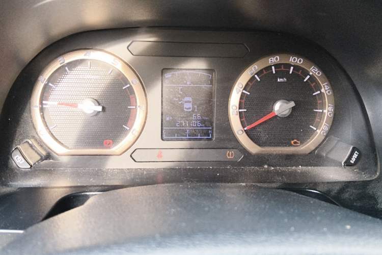 Used FORTHING Lingzhi 2019 M5L 1.6L 7-Seater Luxury Model China VI Standard Odometer Close Up