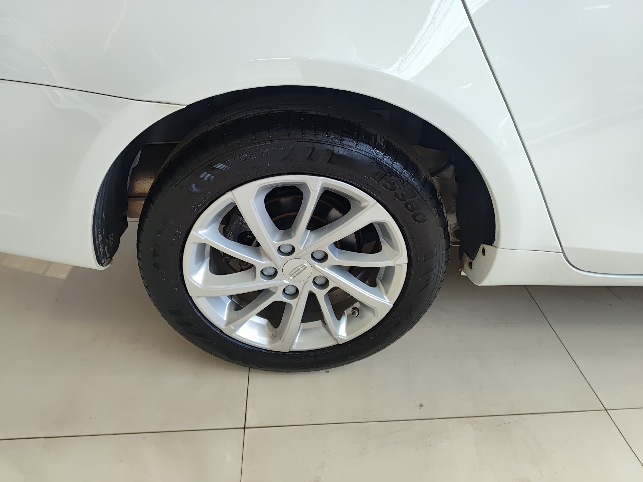 Geely Auto Emgrand 2021 UP 1.5L CVT Luxury Model — снимка 11