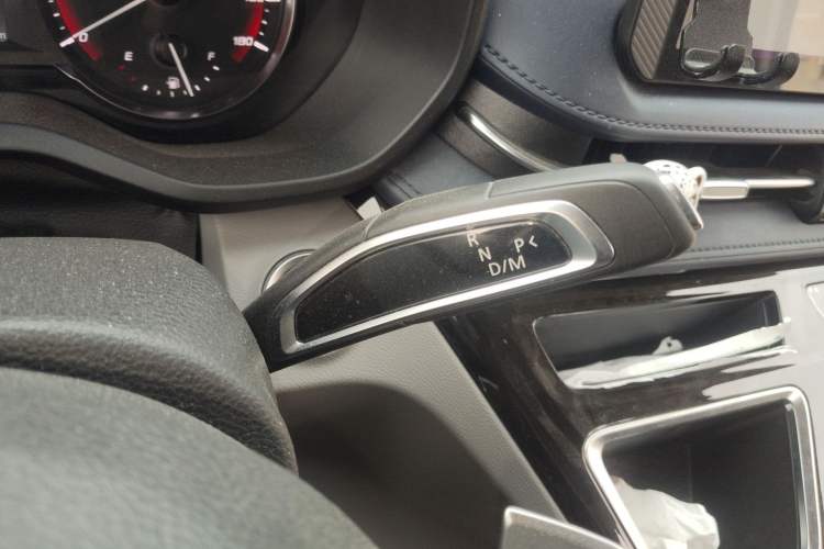 Used SAIC MAXUS Xintu V90 2024 ZhiJie 2.0T Automatic Front-Drive Long-Wheelbase High-Roof Model with Single Rear Tire 6/7 Seats