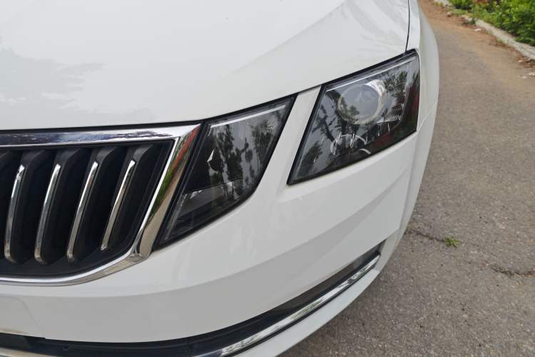 Used Skoda Octavia 2018 TSI230 DSG Luxury Edition Left Front Headlight